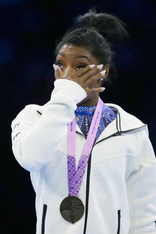 Simone Biles: Olympic champion responds to viral video of black girl not  given medal - BBC Sport