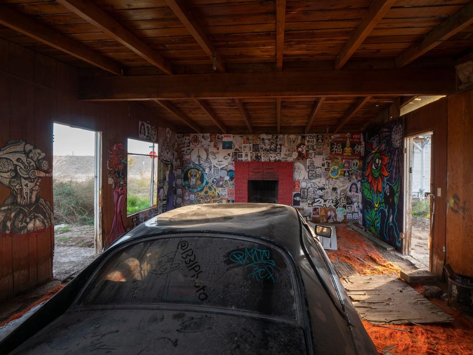 Dusty cars and colorful art in 2018.