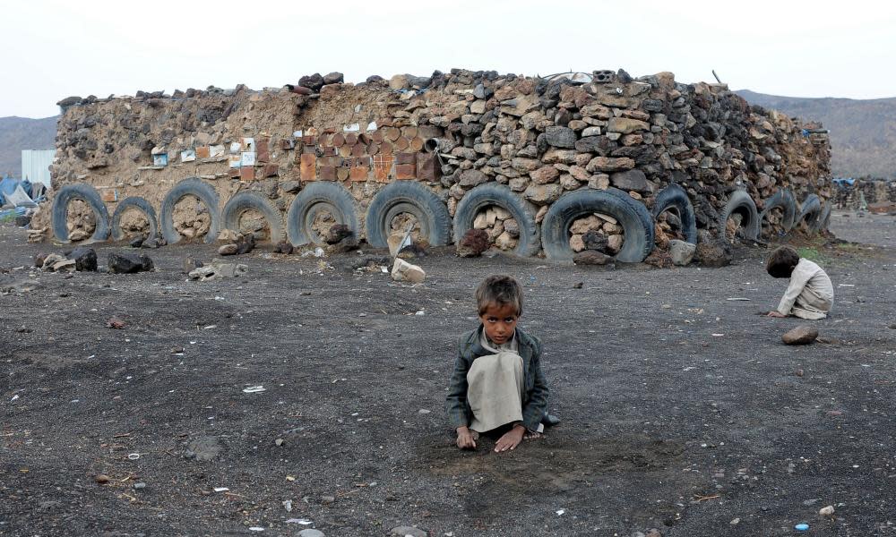 Darwan Refugee Camp in YemenSANAA, YEMEN - APRIL 11 : Children crouch at Darwan refugee camp in Amran north of Sanaa, Yemen on April 11, 2018. Yemeni families, displaced by the clashes and airstrikes by Saudi Arabian-led coalition, face difficulties living under tough conditions. Yemen faces political instability due to the armed takeover by the Houthis since 2014 as they control some regions including Yemeni capital Sana'a. (Photo by Mohammed Hamoud/Anadolu Agency/Getty Images)