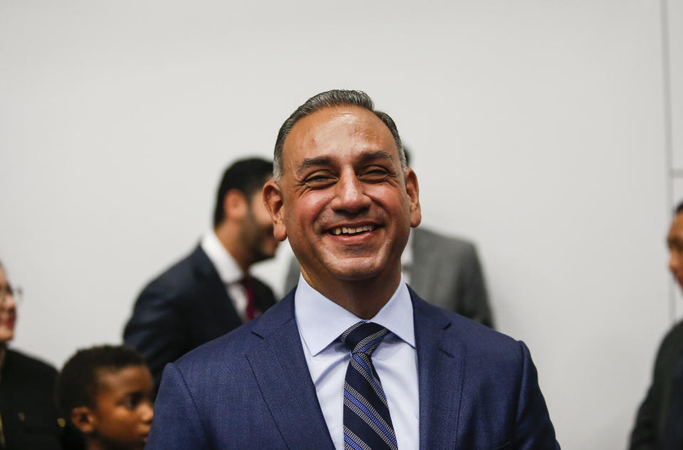 Gil Cisneros, candidato demócrata a una banca en la Cámara de Representantes por un distrito californiano, fotografiado en un acto del 8 de septiembre del 2018 en Anaheim, California. (AP Photo/Ringo H.W. Chiu, File)