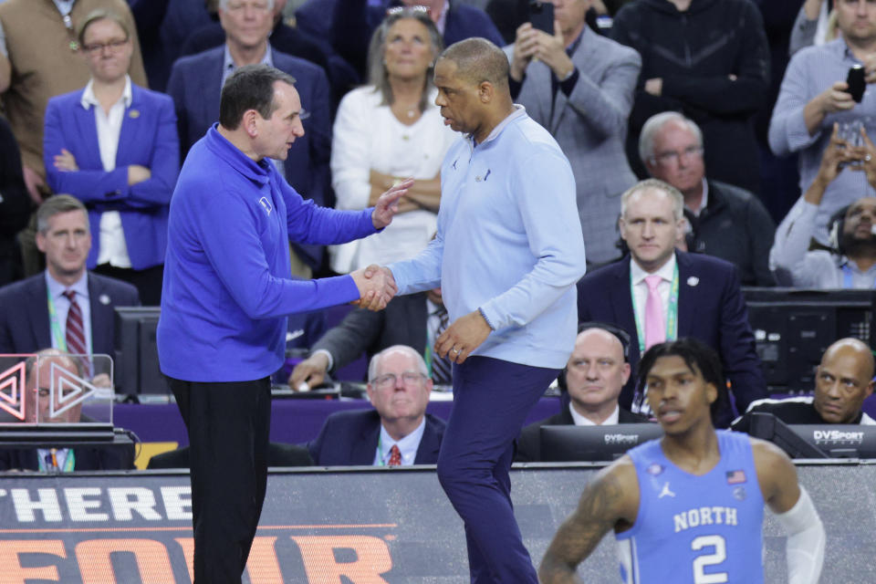 Duke coach Mike Krzyzewski shakes hands with North Carolina coach Hubert Davis after their game at the 2022 NCAA tournament. (Stephen Lew-USA TODAY Sports)