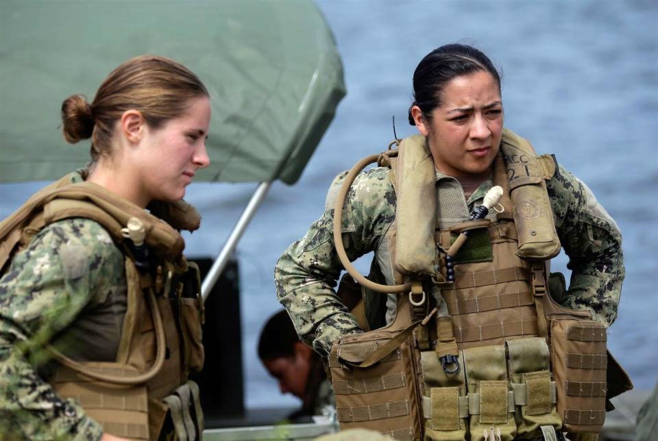 Navy members Danielle Hinchliff and Anna Schnatzmeyer - not the special forces candidates - training in 2013: AP