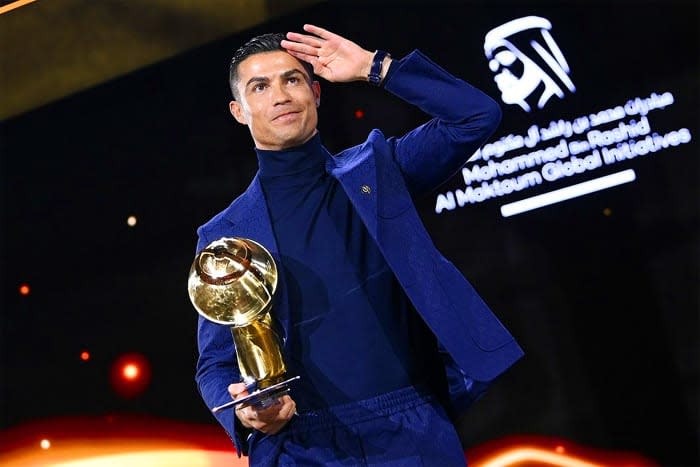 Cristiano Ronaldo con uno de sus premios