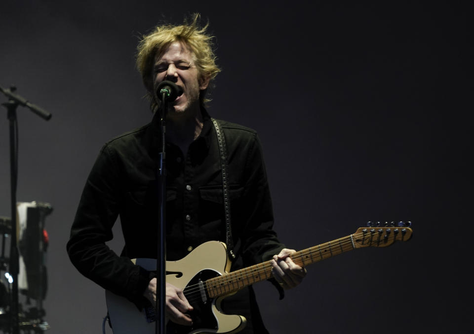 Britt Daniel de Spoon durante su concierto en el festival Corona Capital en la Ciudad de México el 19 de noviembre de 2022. (Foto AP/Eduardo Verdugo)