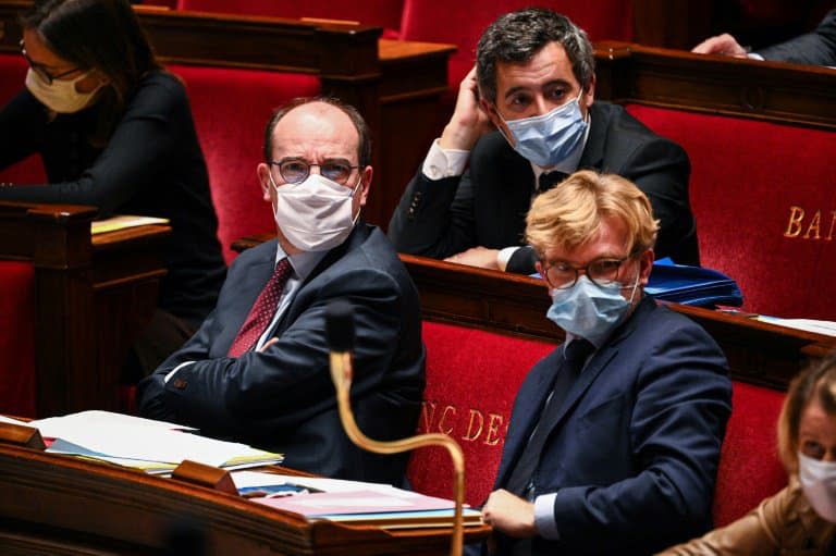 Au premier plan, Jean Castex et Marc Fesneau , devant Gérald Darmanin, à l'Assemblée nationale le 24 novembre 2020 - Anne-Christine POUJOULAT © 2019 AFP