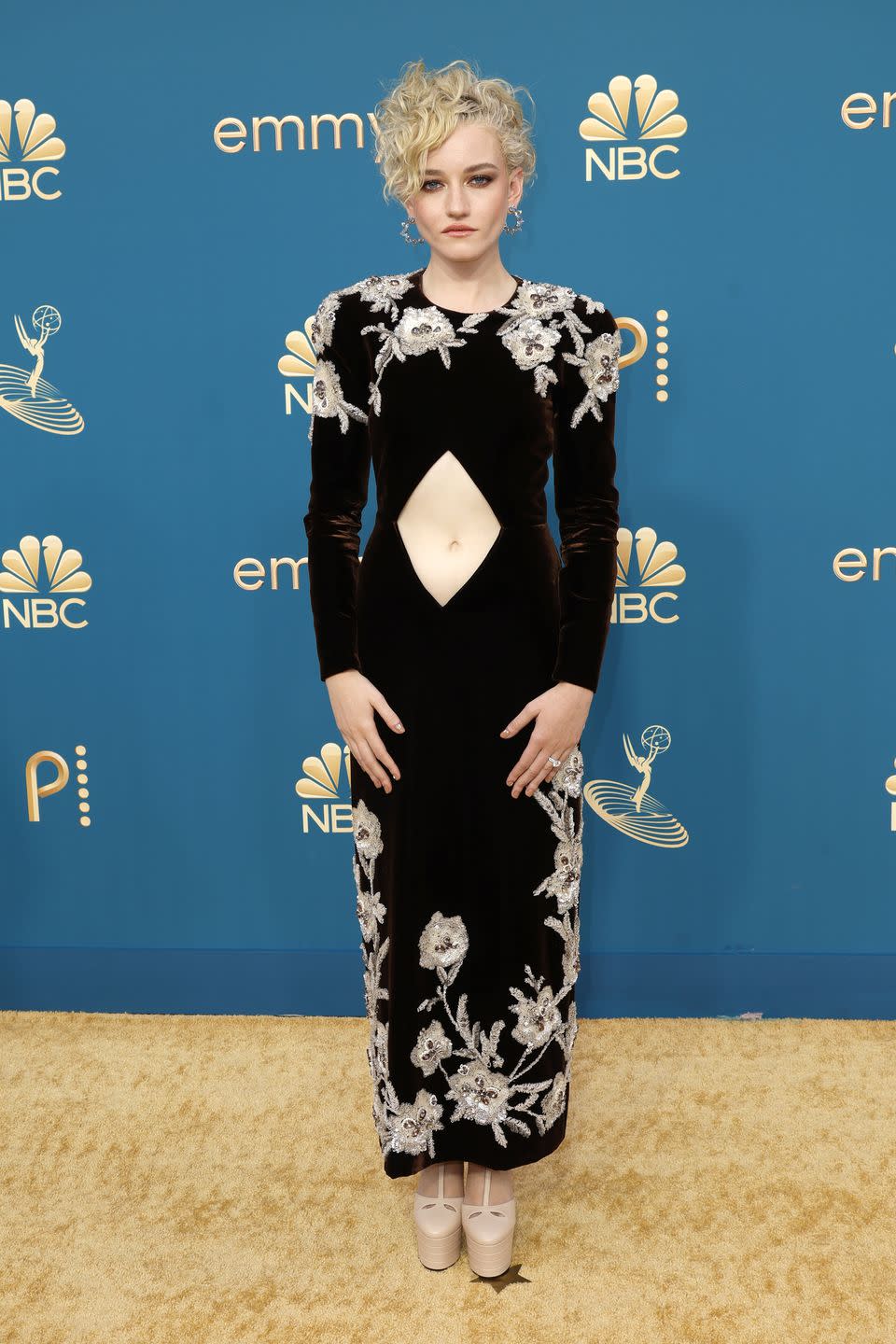 julia garner 2022 emmys