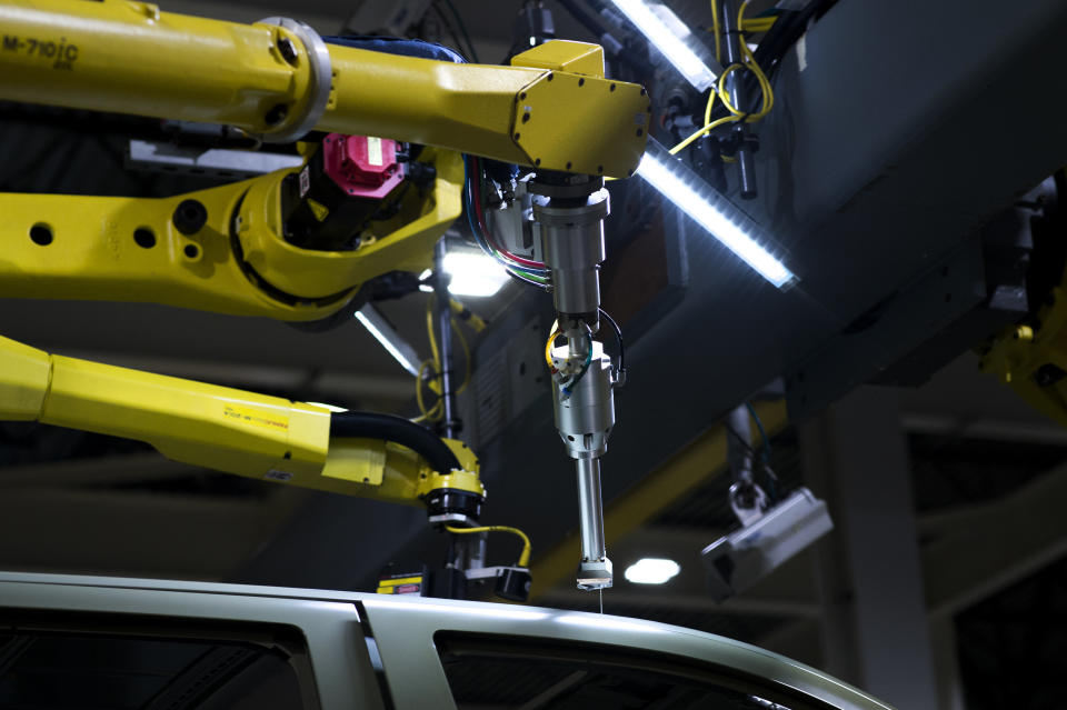 A&nbsp;robot puts a sealant on a pickup truck at the GM Flint plant. (Photo: Rachel Woolf for HuffPost)