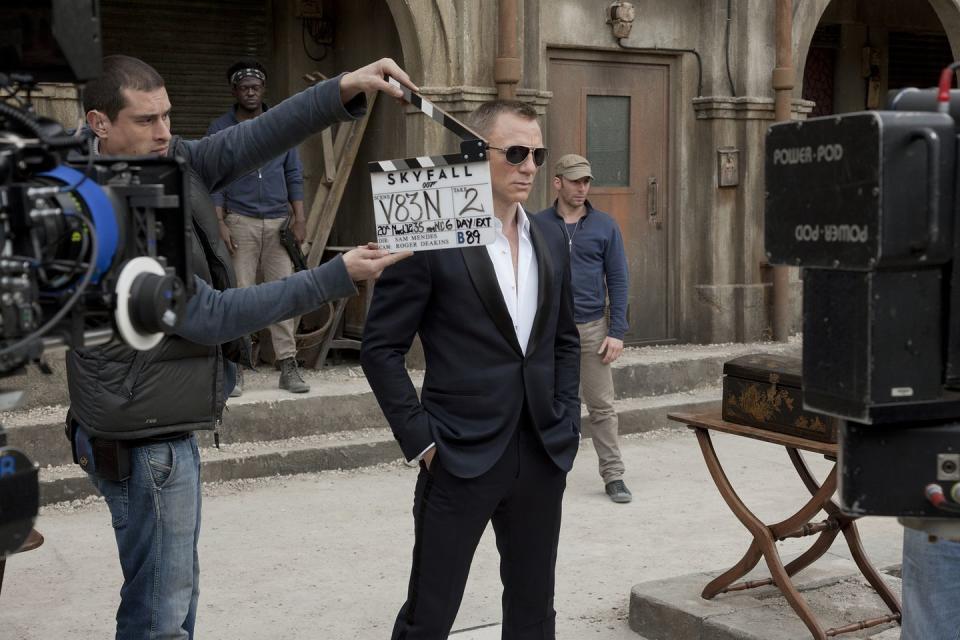 95 Incredible Behind-The-Scenes Photos That Take You Onto the Set of the James Bond Movies