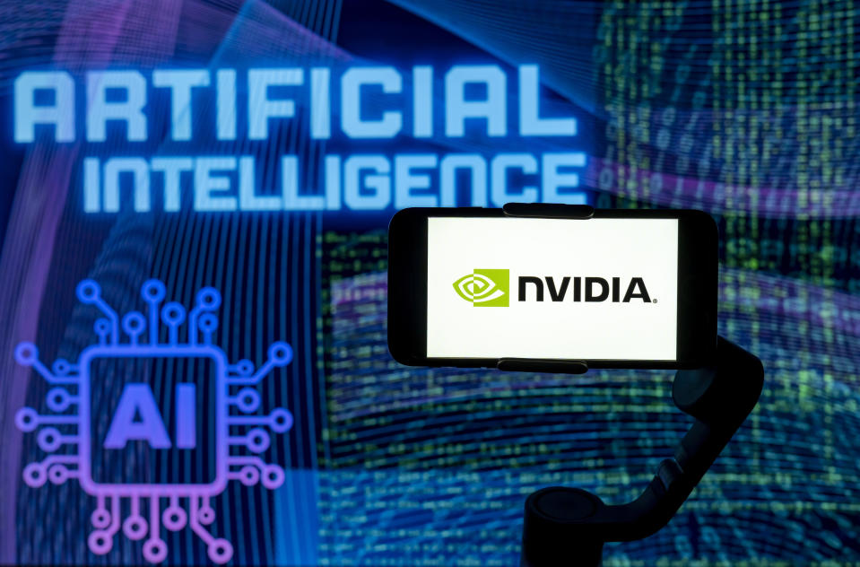 Indien – 02.12.2023: In dieser Abbildung wird das Nvidia-Logo auf dem Bildschirm eines Mobiltelefons angezeigt, im Hintergrund ist AI (Künstliche Intelligenz) geschrieben.  (Bildillustration von Idris Abbas/SOPA Images/LightRocket über Getty Images)