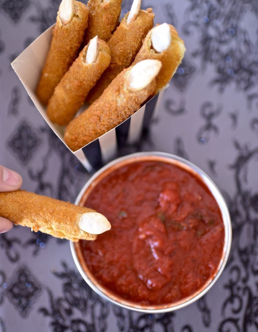 Mozzarella sticks comme des doigts de sorcières