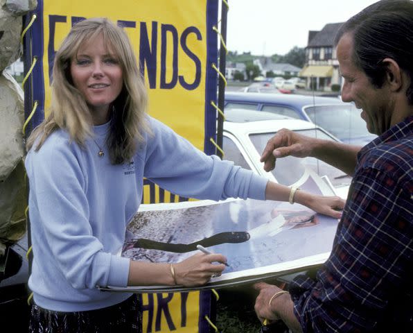 <p>Ron Galella/Ron Galella Collection via Getty</p> Cheryl Tiegs and Peter Beard in 1981