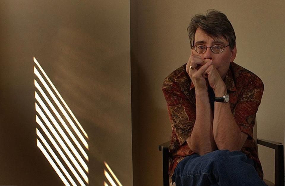 Pour le romancier Stephen King, l’écriture est une question de discipline et de routine. <a href="https://www.gettyimages.com/detail/news-photo/horror-writer-stephen-king-at-the-w-hotel-wednesday-morning-news-photo/563552651?phrase=%22stephen%20king%22&adppopup=true" rel="nofollow noopener" target="_blank" data-ylk="slk:Richard Hartog/Los Angeles Times via Getty Images;elm:context_link;itc:0;sec:content-canvas" class="link ">Richard Hartog/Los Angeles Times via Getty Images</a>