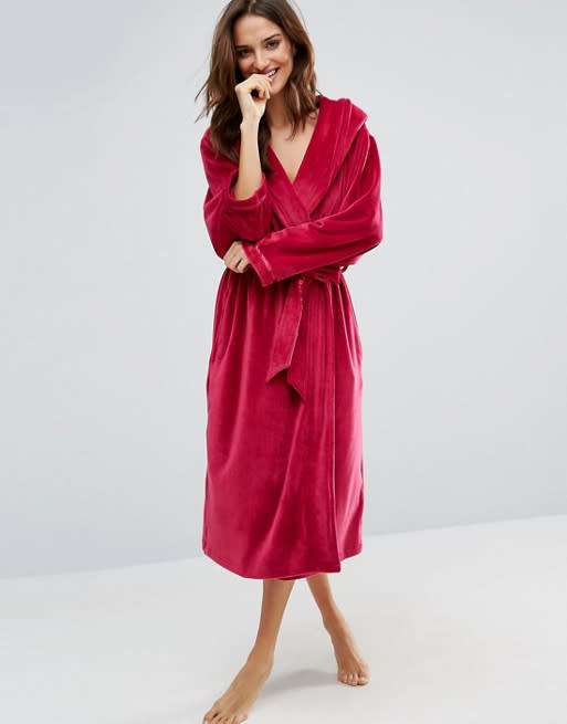 <p>If you feel that a fleecy robe is just for kids then this sophisticated moleskin robe is just as snug and soft. <a rel="nofollow noopener" href="http://tidd.ly/f45f152f" target="_blank" data-ylk="slk:Buy Here;elm:context_link;itc:0;sec:content-canvas" class="link ">Buy Here</a> </p>