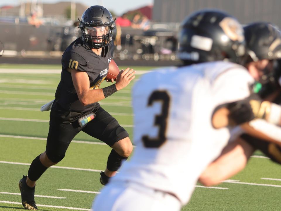 Bushland's Dawson Jaco (10) runs the ball against Canadian, Friday, Sept. 2, 2022, at Falcon Stadium in Bushland.