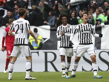 Football Soccer - Juventus v Carpi - Italian Serie A - Juventus stadium, Turin, Italy - 01/05/16 Juventus' Hernanes celebrates with teammates after scoring a goal against Carpi. REUTERS/Stefano Rellandini