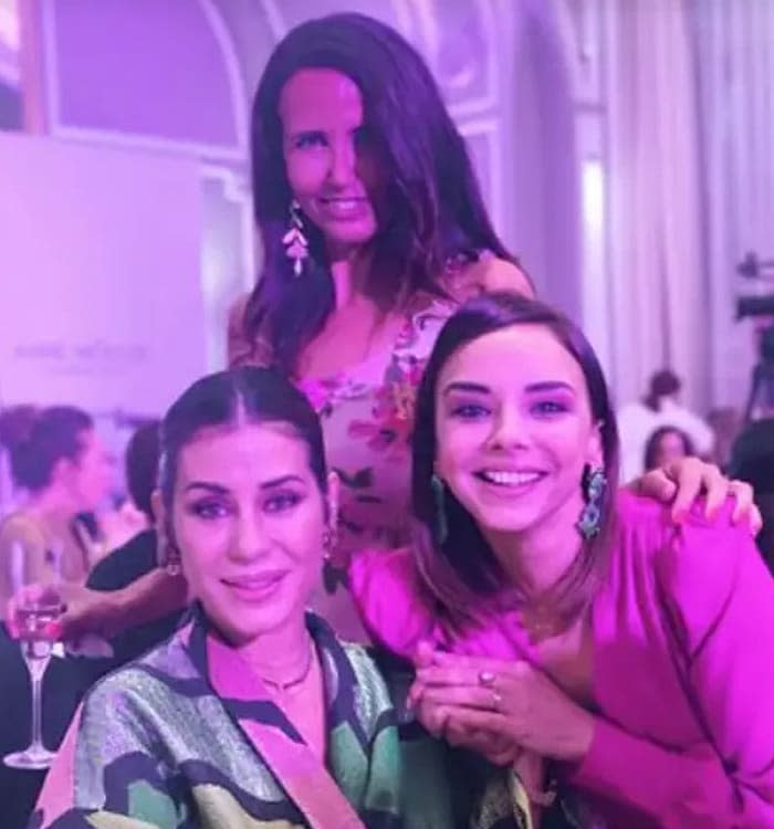 Chenoa y Elena Tablada con otra amiga 