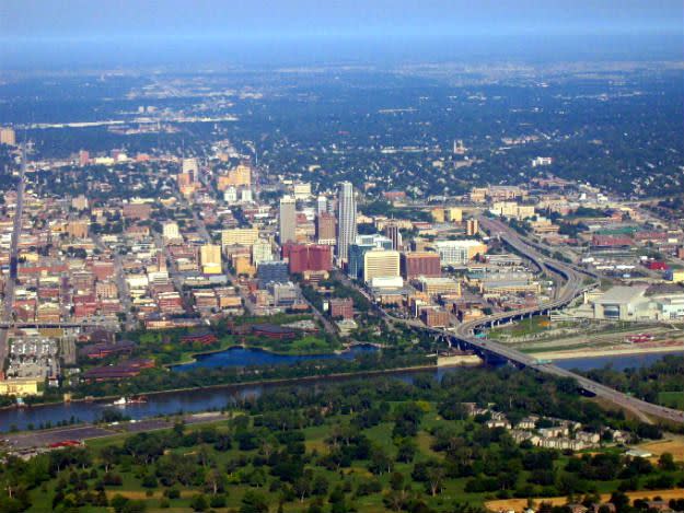 <b>5. Curtis, Nebraska</b><br><br> <p>Esta pequeña ciudad está ofreciendo lotes libres para la construcción de casas. Se prevé que la población de esta ciudad disminuya a un ritmo superior al 1% anual durante los próximos cinco años. Con el objetivo de atraer a nuevos residentes, la ciudad está ofreciendo<b> lotes libres para construir casas. Una vez concedido el lote, la construcción debe comenzarse en los siguientes seis meses y estar finalizada en 24 meses.</b></p>