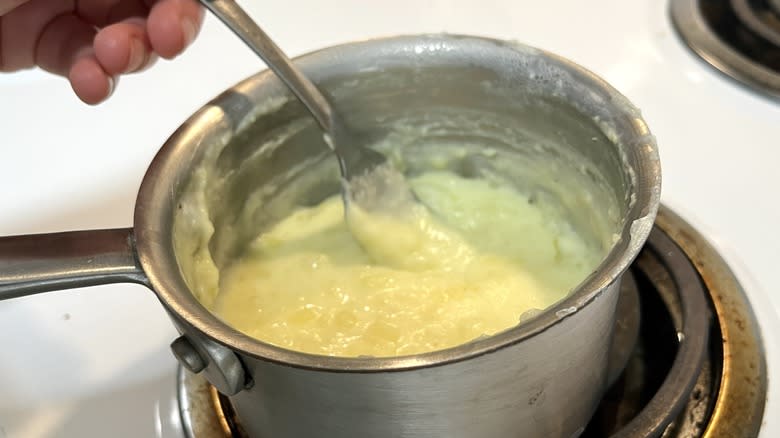 mashed potatoes in saucepan