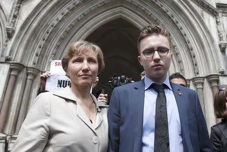 Marina Litvinenko, the widow of murdered KGB agent Alexander Litvinenko, and her son Anatoly leave the High Court in central London, Britain July 31, 2015. REUTERS/Peter Nicholls