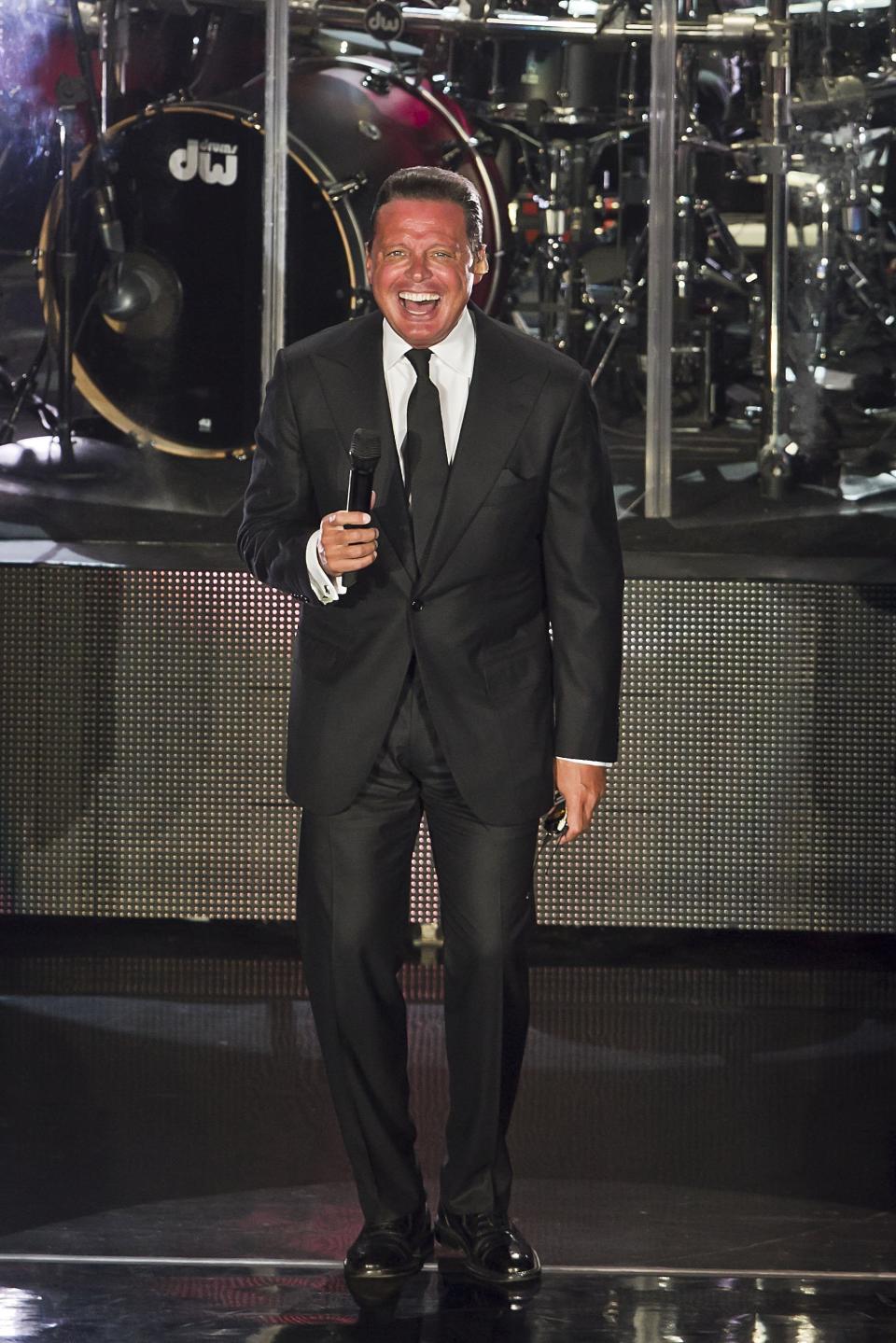 MEXICO CITY, MEXICO - FEBRUARY 12:  Mexican singer Luis Miguel performs during a show at National Auditorium on February 12, 2015 in Mexico City, Mexico. (Photo by Luis Ortiz/Clasos/LatinContent via Getty Images)