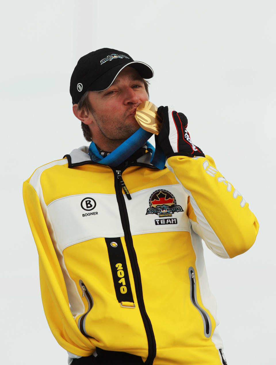 Fast schon Gewohnheit: Gerd Schönfelder mit einer Goldmedaille im kanadischen Whistler bei den Paralympics 2010. (Bild: Quinn Rooney/Getty Images)