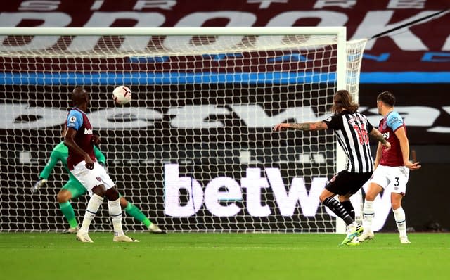 Jeff Hendrick, second right, scores Newcastle's game-clinching second goal at West Ham