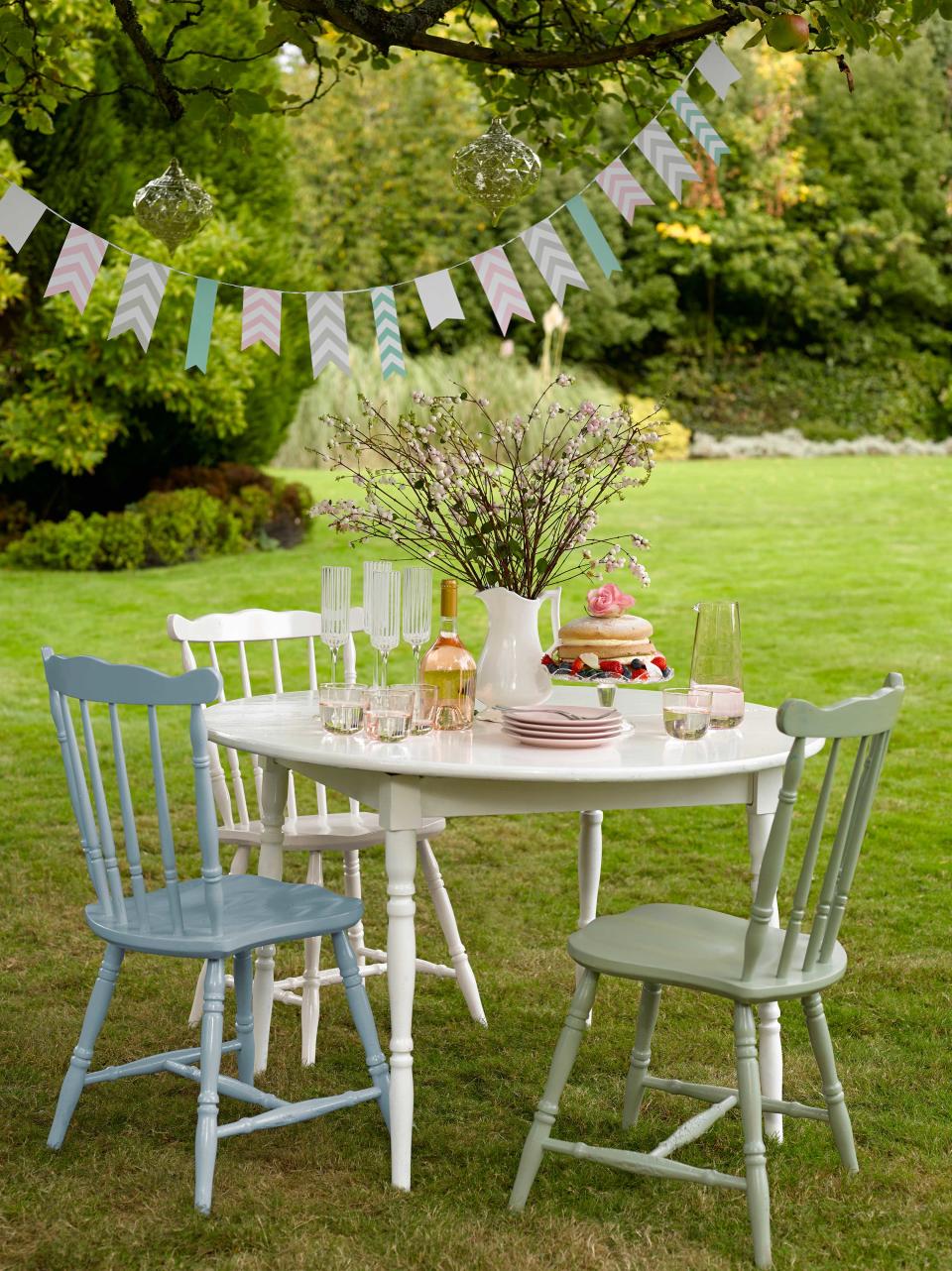 ADD A LICK OF PAINT TO YOUR TABLES AND CHAIRS