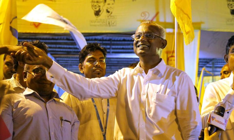 Ibrahim Mohamed Solih addresses a gathering