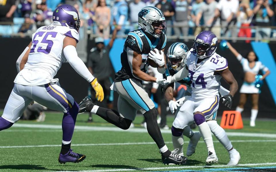 Carolina Panthers running back Chuba Hubbard rushes between Minnesota Vikings defenders for a touchdown during first quarter action at Bank of America Stadium in Charlotte, NC on Sunday, October 17, 2021.