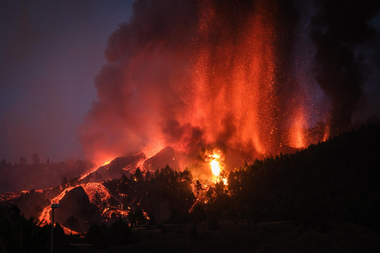 La erupción del nuevo volcan en la Palma abre importantes cuestiones | Photo by Andres Gutierrez/Anadolu Agency via Getty Images