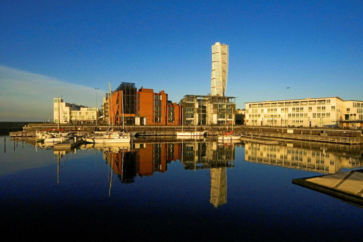 Malmö, dont on aperçoit ici le Turning Torso, accueillera l'Eurovision du 7 au 11 mai 2024.  - Credit:Lenz, G. / Arco Images GmbH / picture alliance / Arco Images G