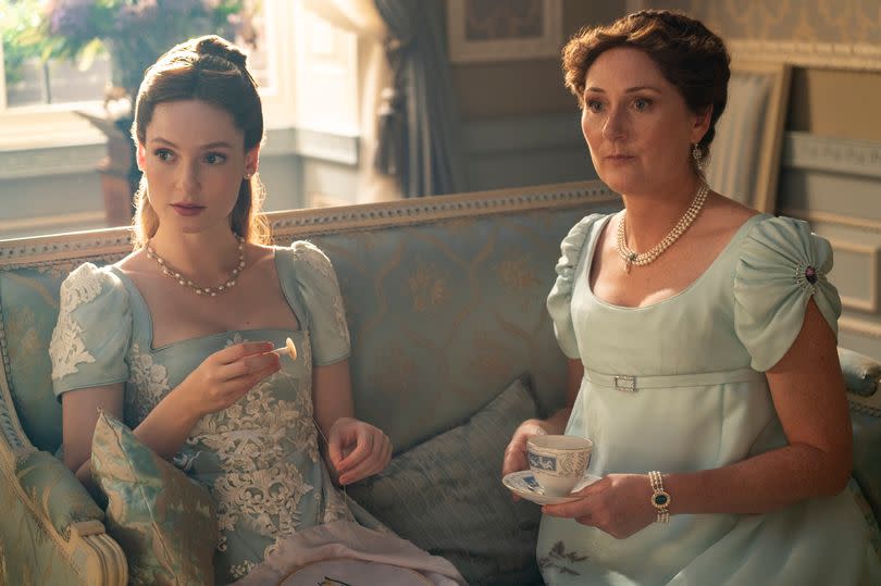 Hannah Dodd as Francesca Bridgerton and Ruth Gemmell as Lady Violet Bridgerton