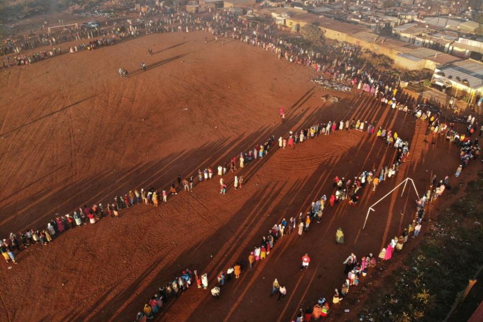 An aerial view of the thousands queueing in Pretoria. Source: Getty