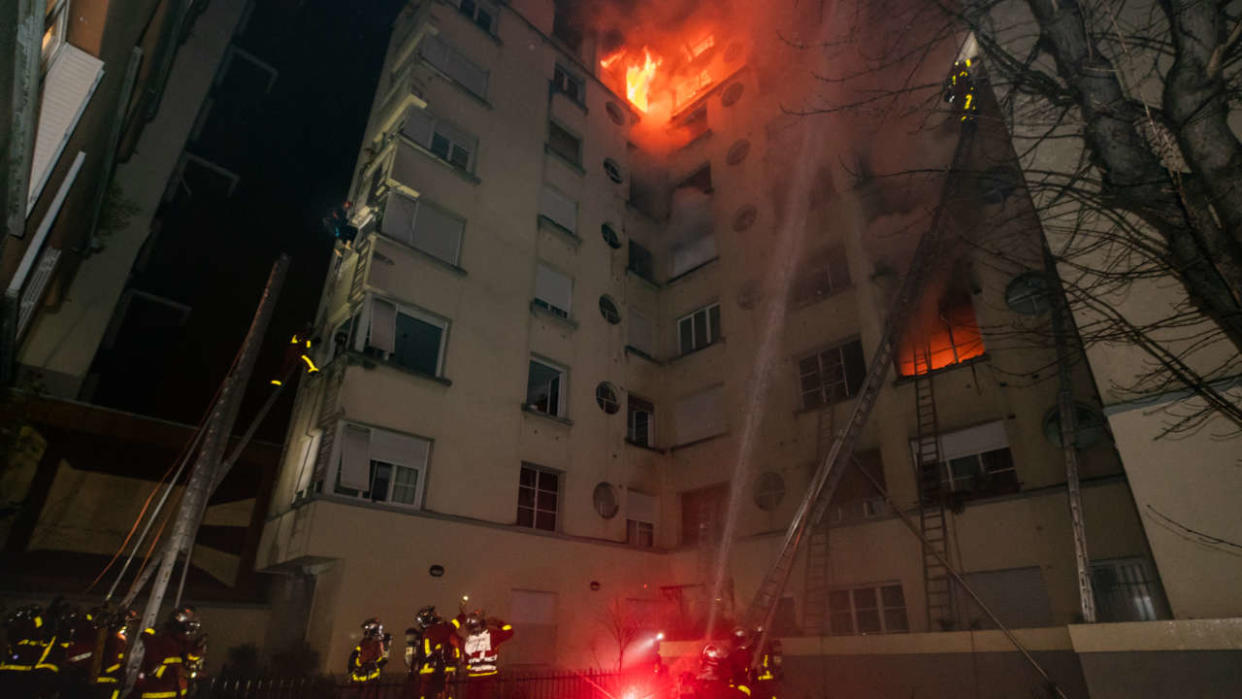 (FILES) This file handout picture taken and released by the Paris fire brigade (BSPP) in the night of February 5, 2019 shows firefighter working on a apartment building fire that killed ten persons in Erlanger street of the 16th arrondissement of Paris. - The trial of the woman arrested over the deadly blaze will start on February 6, 2023 before the assizes court of Paris. (Photo by Benoît Moser / Brigade de Sapeurs-Pompiers de Paris / AFP) / RESTRICTED TO EDITORIAL USE - MANDATORY CREDIT 