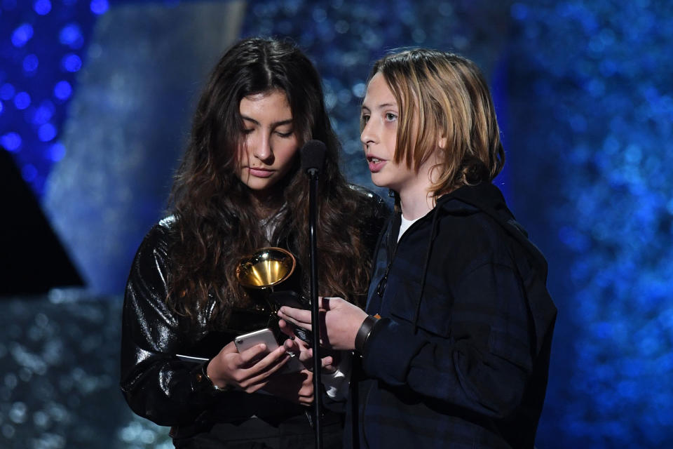 Chris Cornells Kinder ehrten ihn auf der Grammy-Bühne. (Bild: Robyn Beck/AFP/Getty Images)