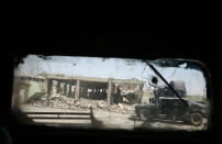 <p>A picture taken through a windshield shows Iraqi forces advancing through the Old City of Mosul on June 24, 2017 during the ongoing offensive to retake the last district held by the Islamic State (IS) group. (Photo: Ahmad al-Rubaye/AFP/Getty Images) </p>