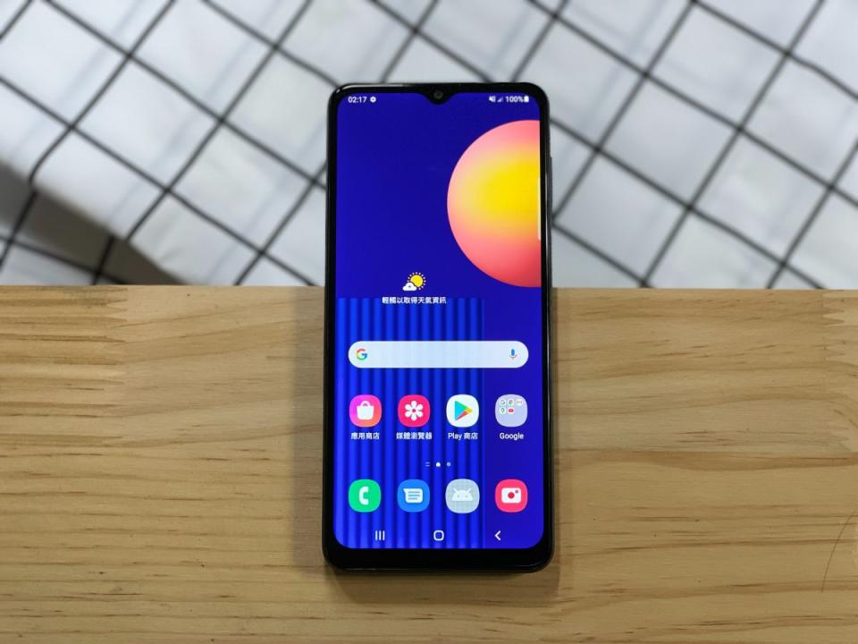 ▲三星Galaxy M12 入門款手機，配置6.5吋大螢幕，Exynos 850處理器，4+128GB。
