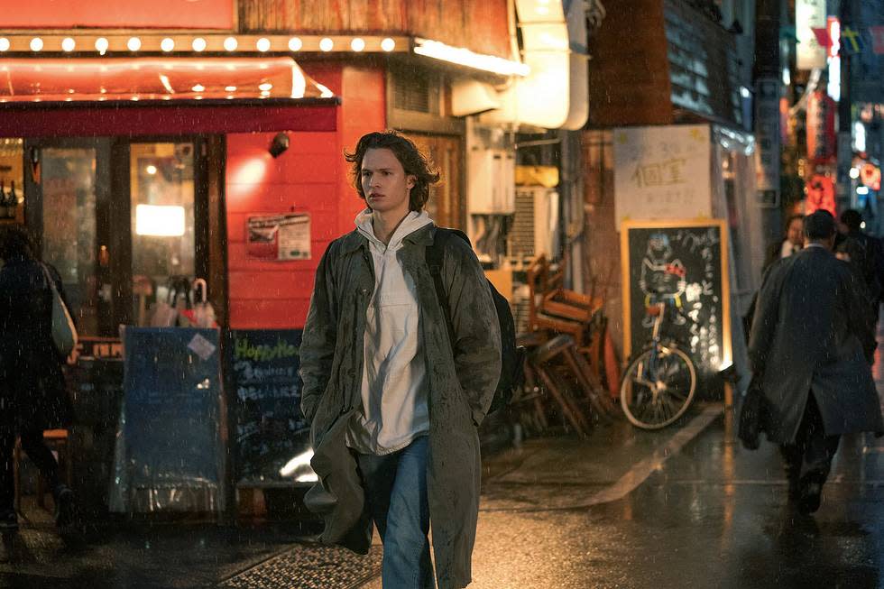 Ansel Elgort in Tokyo Vice. (Starzplay)