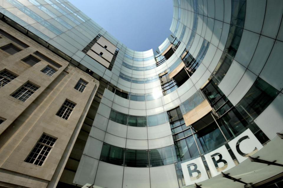 Oxford Mail: (PA) Se informó que grandes nombres de la BBC habían recibido cartas de despido