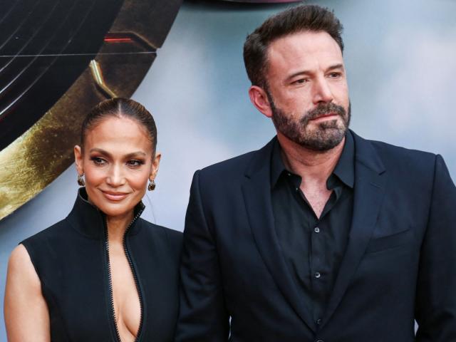 Jennifer Lopez Gave Fans a Ben Affleck Thirst-Trap Snapshot & the Comments  Were a Hot Mess