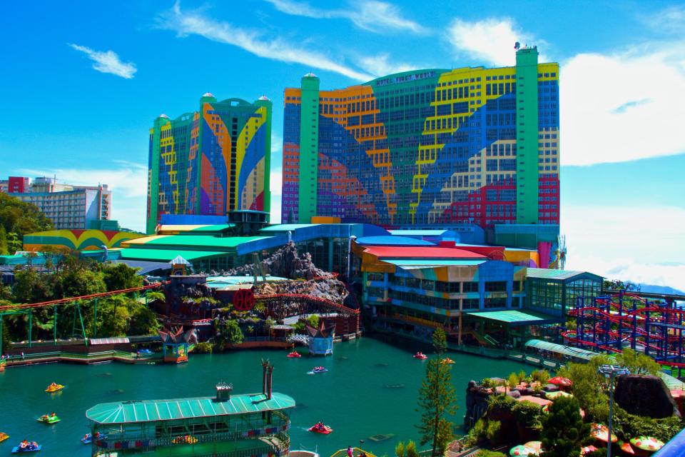 With its 7,351 rooms, Malaysia's First World Hotel & Plaza, which was completed in 2008, is the world largest hotel. But for all it has in size, it certainly lacks in beauty.