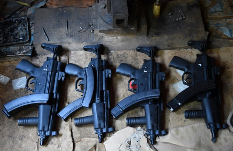 Replicas of Turkish and Bulgarian-made MP5 submachine guns, one of the most popular weapons in the world, are sold for just 7,000 rupees, or $67