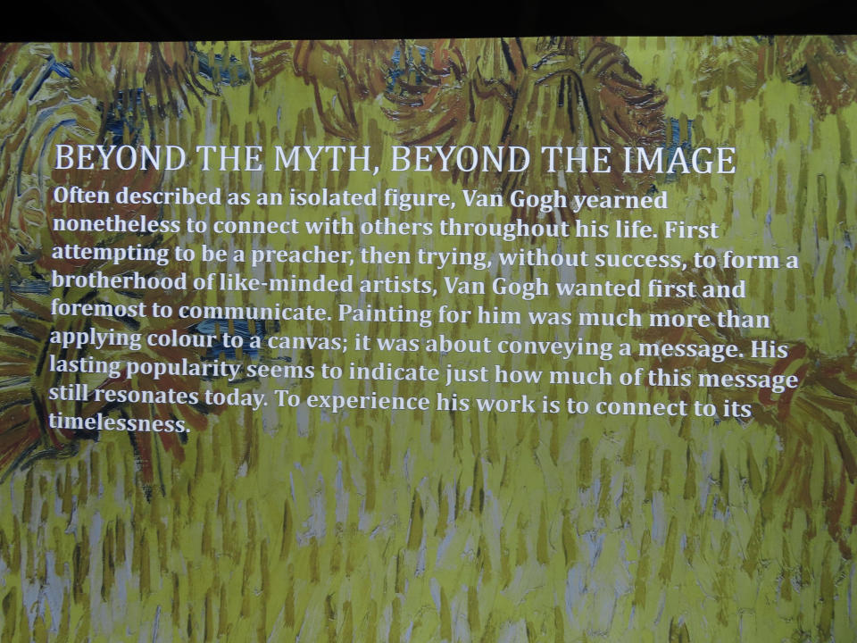 Una imagen de la exposición "Beyond Van Gogh" proyectada en una pared en el casino Hard Rock de Atlantic City, Nueva Jersey, el jueves 7 de julio de 2022. Algunos casinos están utilizando exposiciones de arte para atraer nuevos clientes que quizás de lo contrario no visitarían una sala de juego. (Foto AP/Wayne Parry)