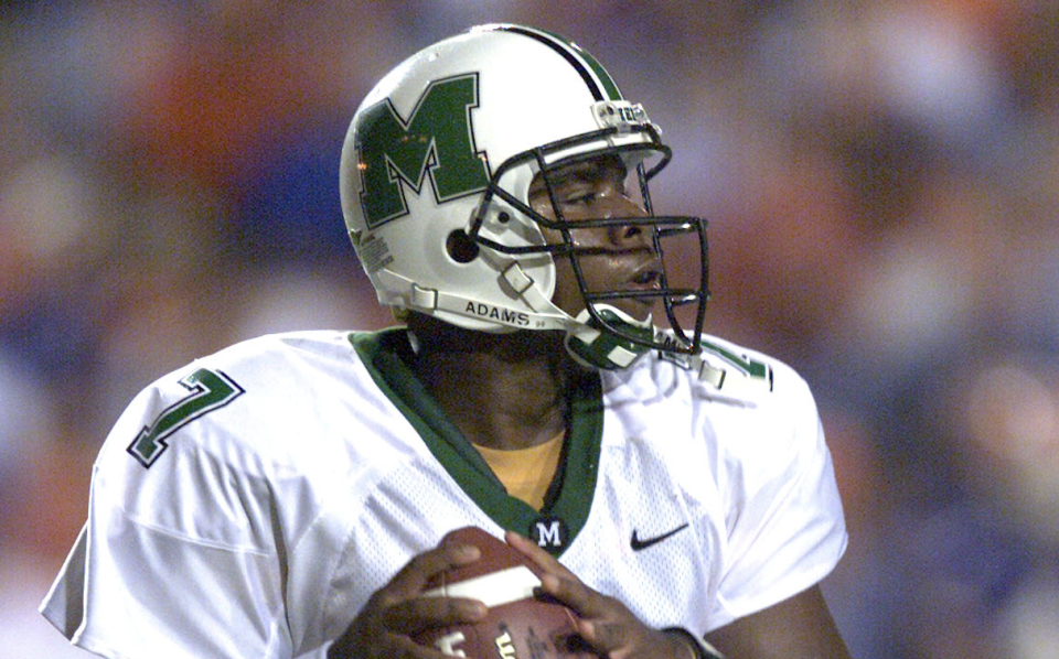 Marshall QB Byron Leftwich went off with 576 yards and 5 TDs. (Eliot Schechter/Allsport via Getty Images)