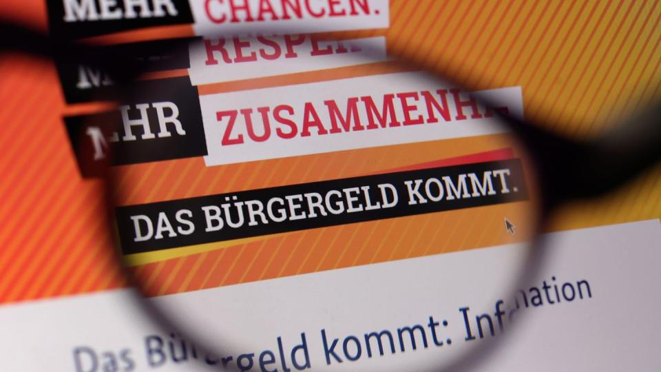 Für viele arbeitslose Menschen, die die Voraussetzungen fürs Arbeitslosengeld I nicht erfüllen, gibt es seit Januar das neue Bürgergeld.