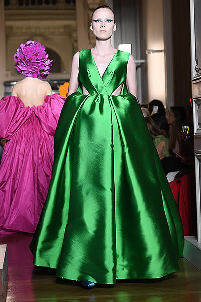 <p>La casa de moda italiana sorprendió con una amplia colección de colores, pero este diseño verde esmeralda sin duda llama la atención. ¿Qué te parece? Foto: Pascal Le Segretain/Getty Images. </p>