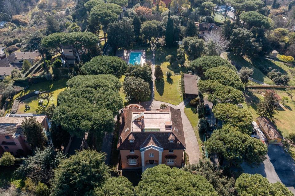 The estate includes extensive lawns and parkland (Maurizio Sorvillo)