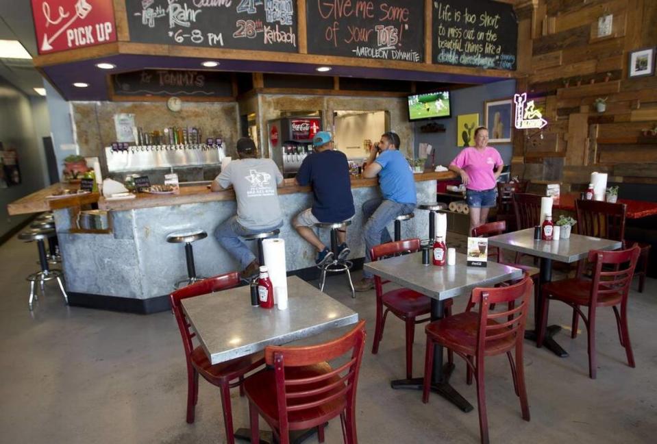 Craft beers and wine are on tap at Tommy’s Burgers & Brews in west Fort Worth