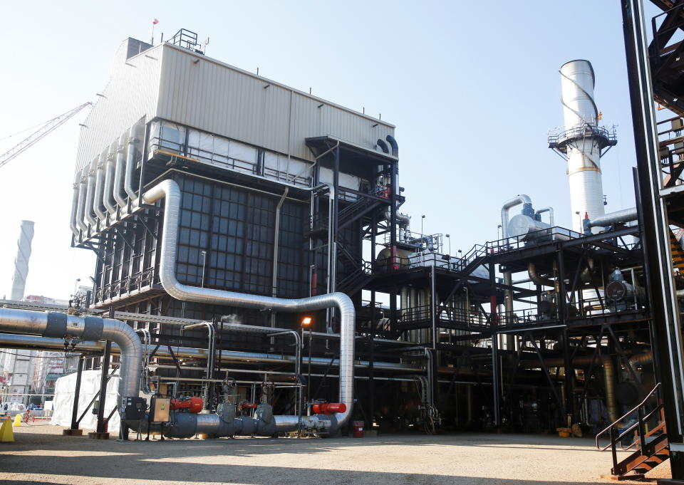 Pipes run through Shell's new Quest Carbon Capture and Storage (CCS) facility in Fort Saskatchewan, Alberta, Canada, October 7, 2021.  REUTERS/Todd Korol