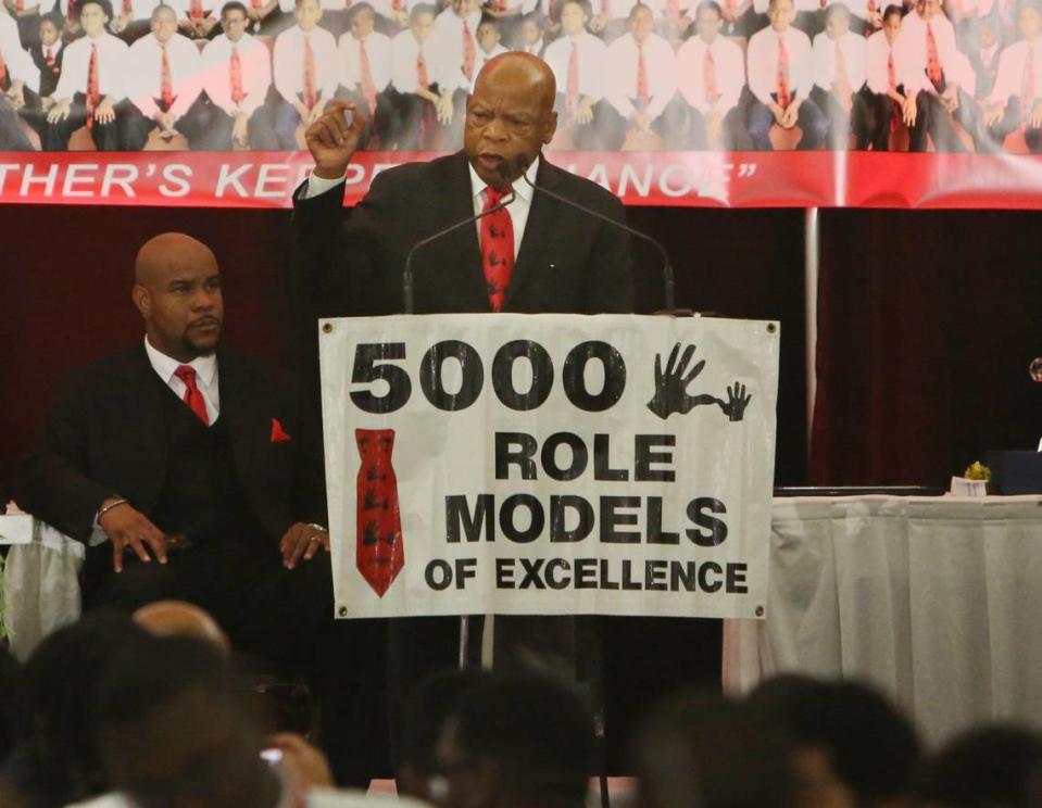 El fallecido representante federal John Lewis de Georgia, icono de los derechos civiles, habla en el desayuno de 5000 Role Models of Excellence en Jungle Island el Día de Martin Luther King Jr., el 16 de enero de 2017, en Miami.